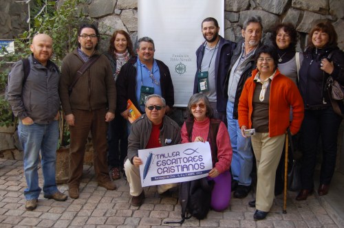 algunos participantes del taller, durante una visita a la casa de Neruda