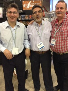 Julio Grasso (Publicaciones Alianza), Orlando Japas (Unión Bíblica de Honduras) y Paul [Pablo] Owen (Unión Bíblica de las Américas).